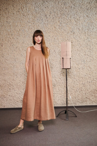 Linen sleeveless pleated maxi dress