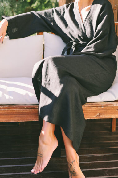 Black linen Maxi bathrobe with pockets​​ | Bathrobe | Sustainable clothing | ManInTheStudio