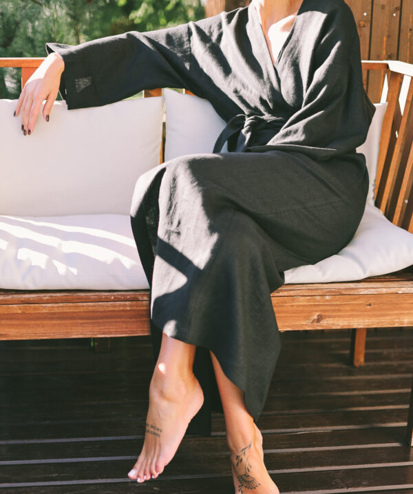Black linen Maxi bathrobe with pockets​​ | Bathrobe | Sustainable clothing | ManInTheStudio