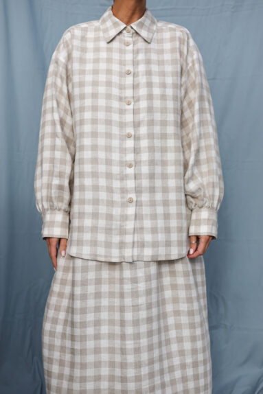 Long voluminous sleeve oversized shirt in checks | Shirt | Sustainable clothing | ManInTheStudio