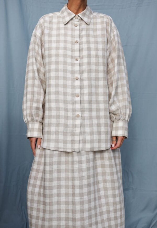 Long voluminous sleeve oversized shirt in checks | Shirt | Sustainable clothing | ManInTheStudio